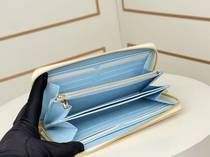 LV Wallets 4233H-0928