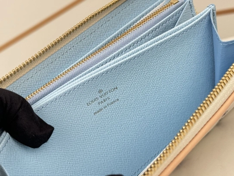 LV Wallets 4233H-0928