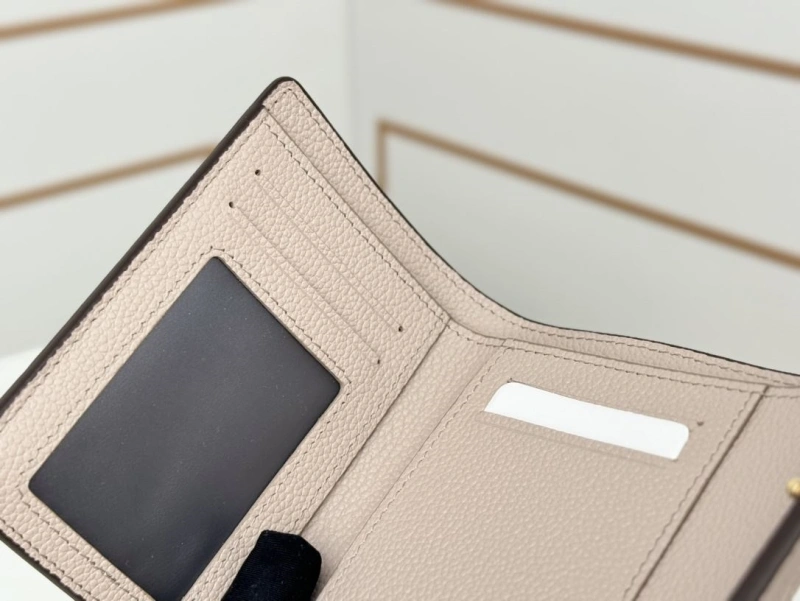 LV Wallets 4233H-0937