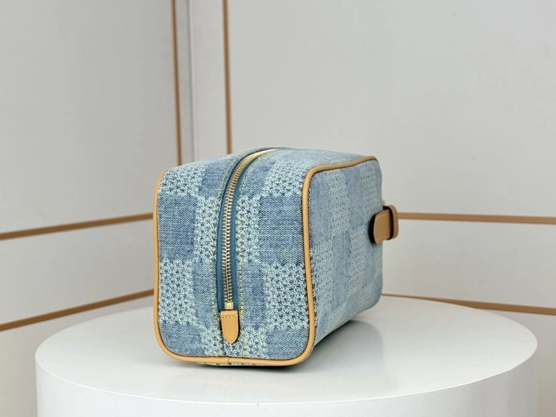 LV Wallets 4233H-0938