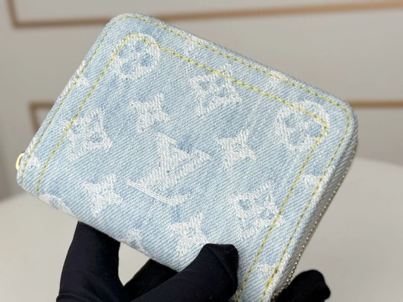 LV Wallets 4233H-0947