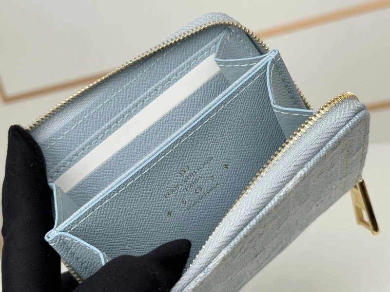 LV Wallets 4233H-0947