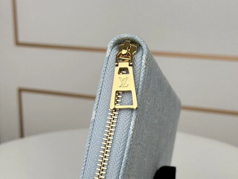 LV Wallets 4233H-0948