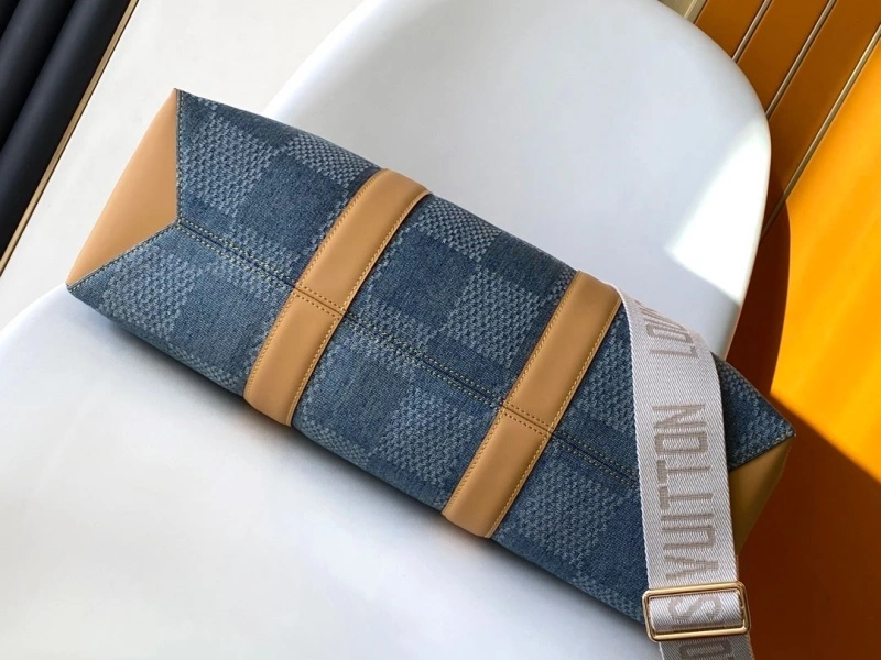 LV Mens Briefcases 4233H-1170