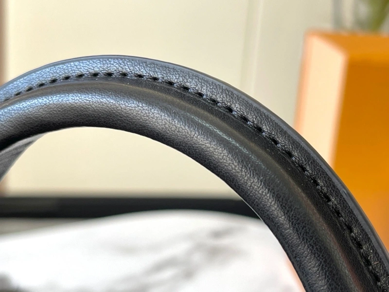 LV Capucines Bags 4233H-1192