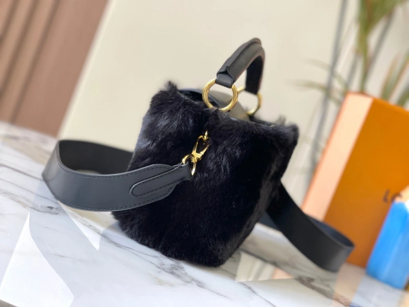 LV Capucines Bags 4233H-1193