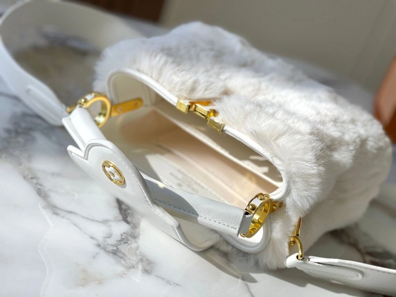 LV Capucines Bags 4233H-1195