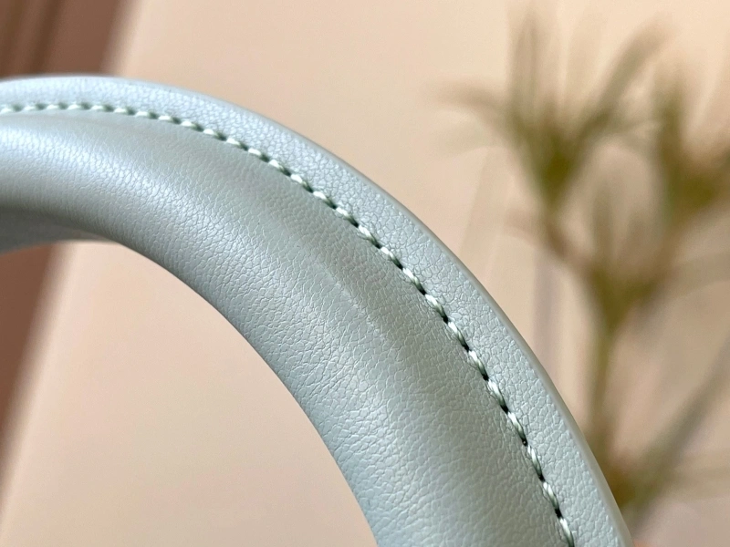 LV Capucines Bags 4233H-1196