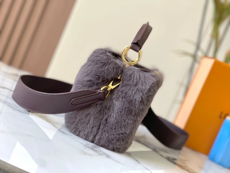 LV Capucines Bags 4233H-1199