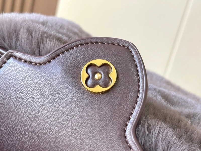 LV Capucines Bags 4233H-1199