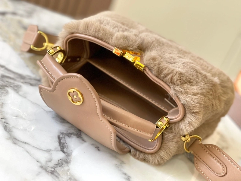 LV Capucines Bags 4233H-1209