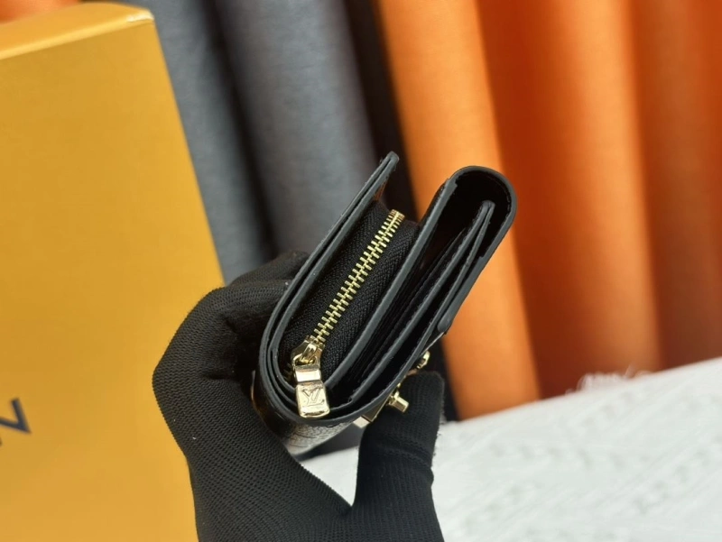 LV Wallets 4233H-1321