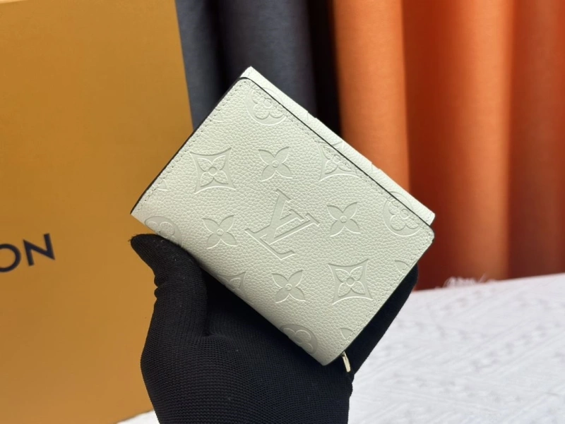 LV Wallets 4233H-1322