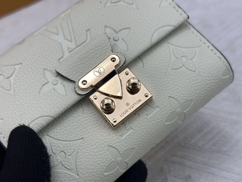 LV Wallets 4233H-1322