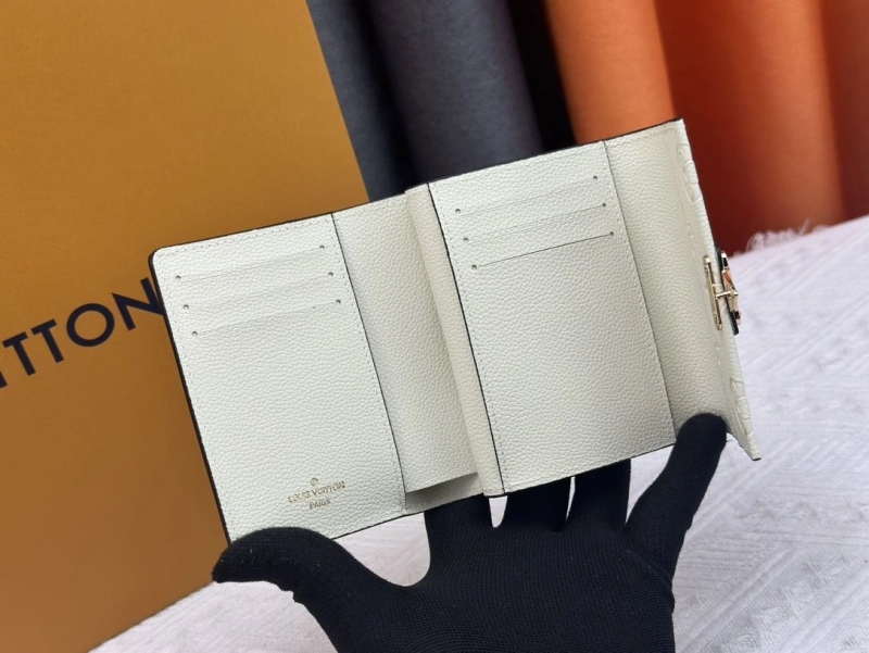 LV Wallets 4233H-1322