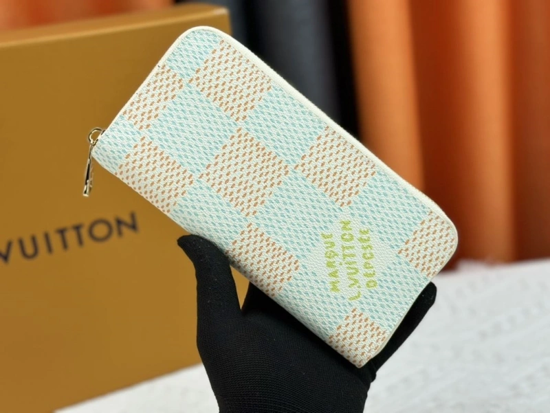 LV Wallets 4233H-1325