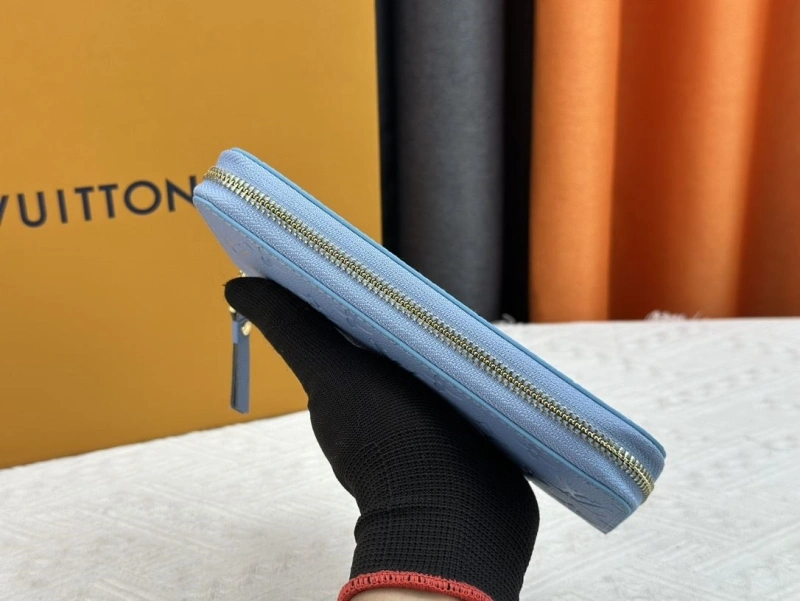 LV Wallets 4233H-1327