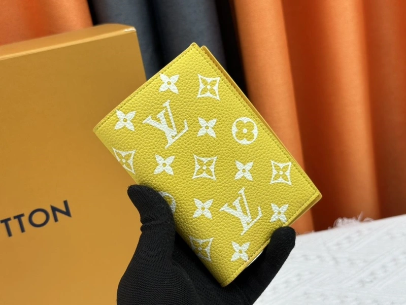 LV Wallets 4233H-1331