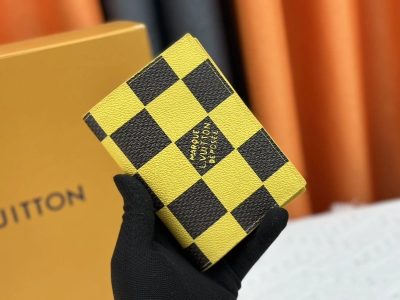 LV Wallets 4233H-1338