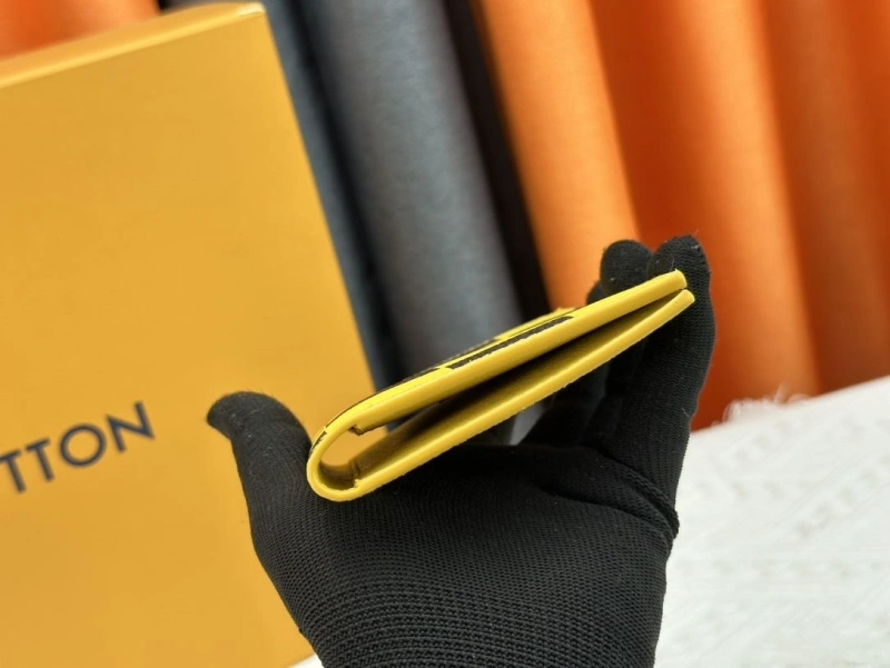 LV Wallets 4233H-1338