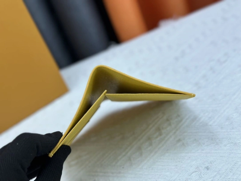 LV Wallets 4233H-1338