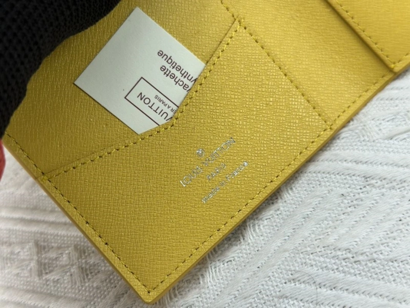 LV Wallets 4233H-1338