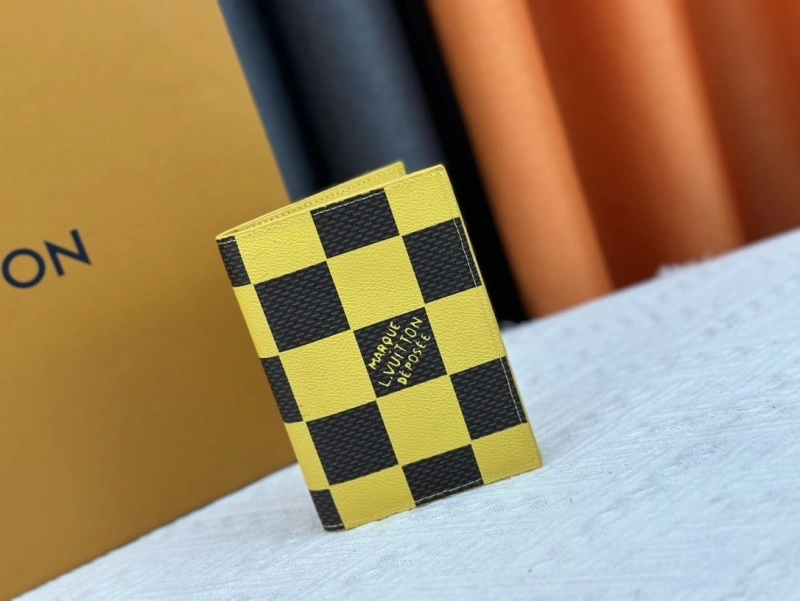 LV Wallets 4233H-1338