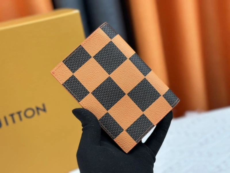 LV Wallets 4233H-1339