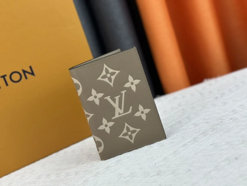 LV Wallets 4233H-1342