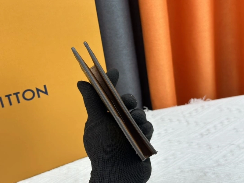 LV Wallets 4233H-1351