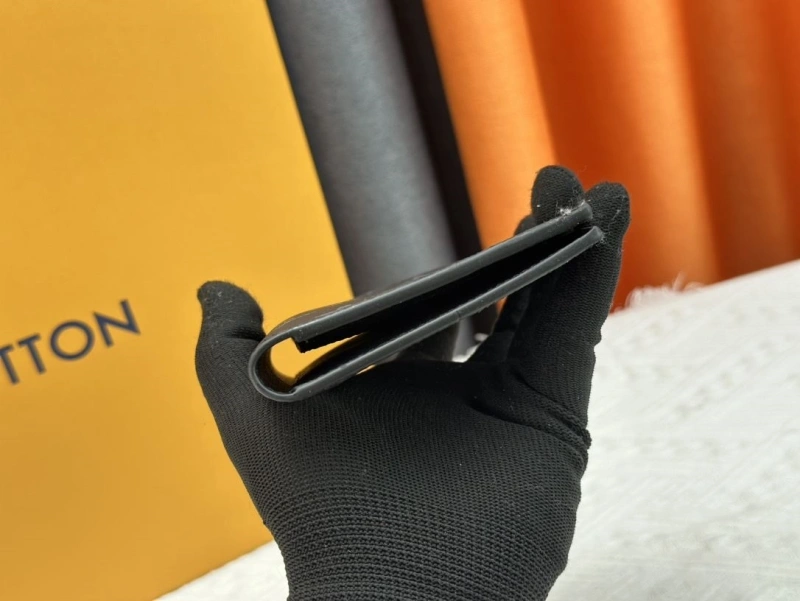 LV Wallets 4233H-1353