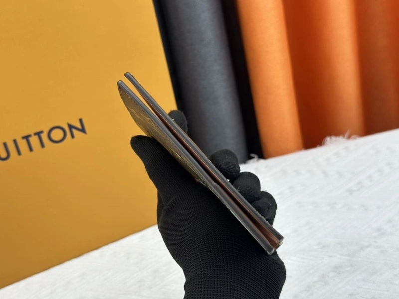 LV Wallets 4233H-1360