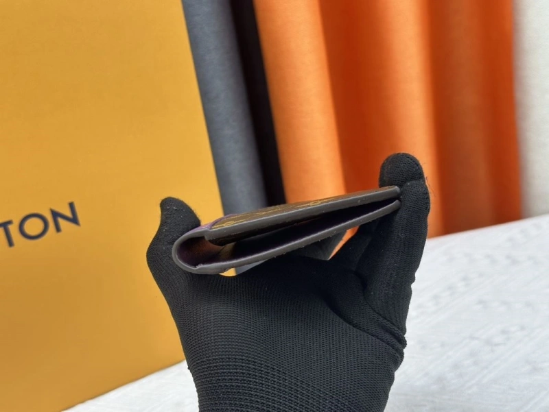 LV Wallets 4233H-1362