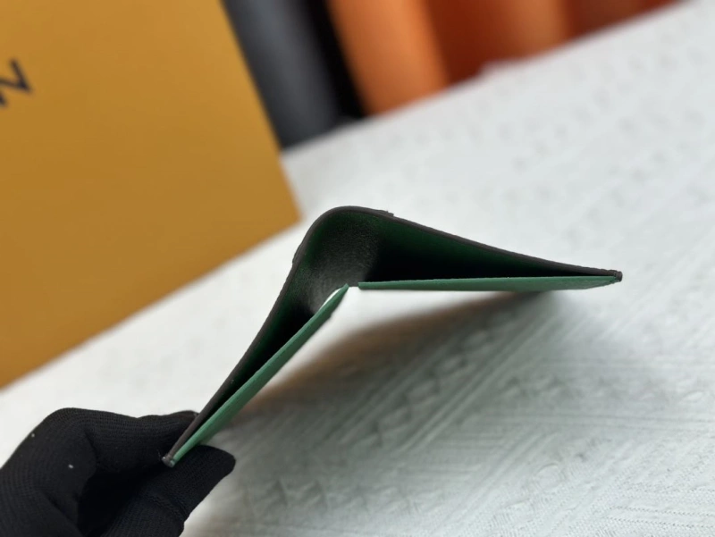 LV Wallets 4233H-1363