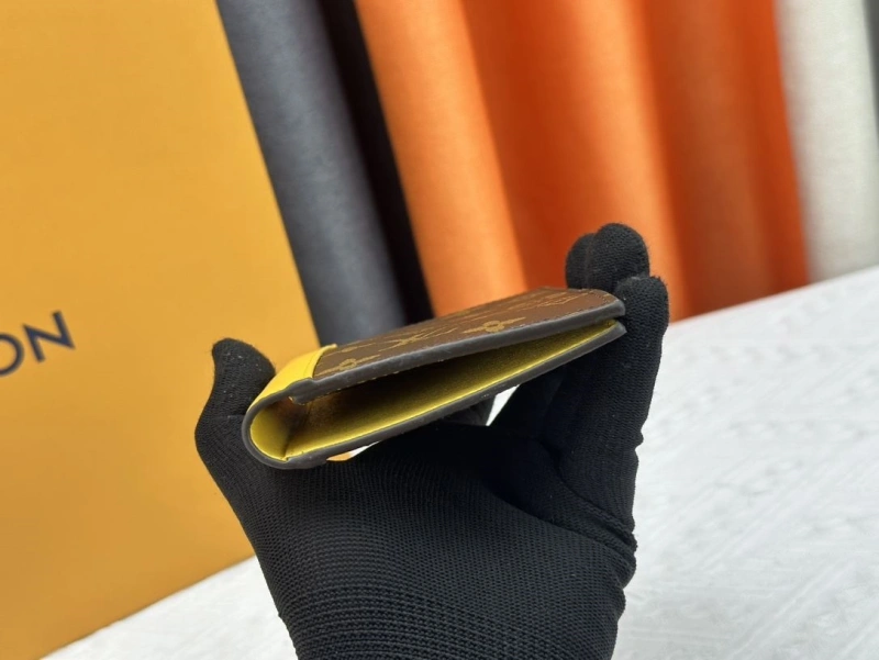 LV Wallets 4233H-1366