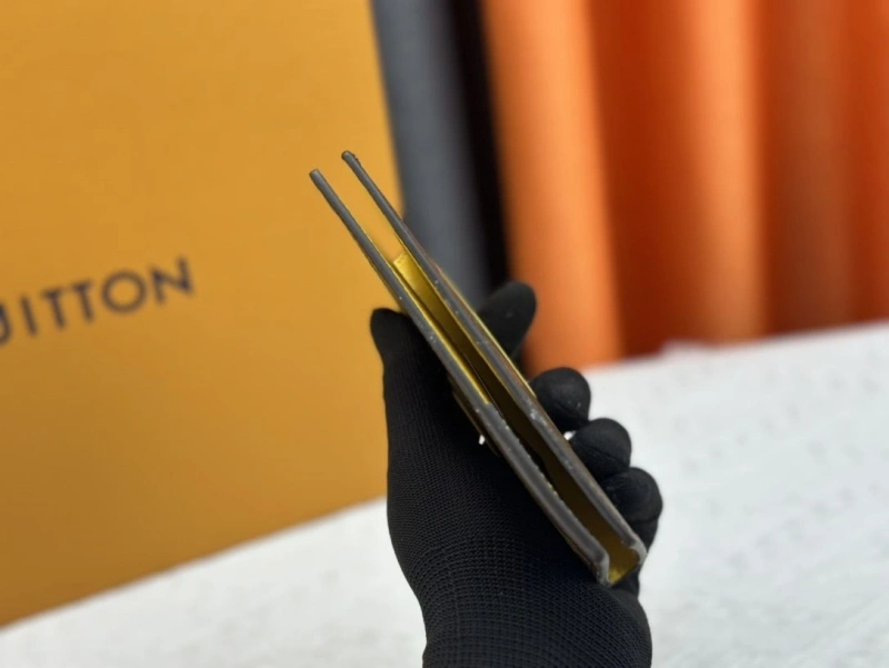 LV Wallets 4233H-1366