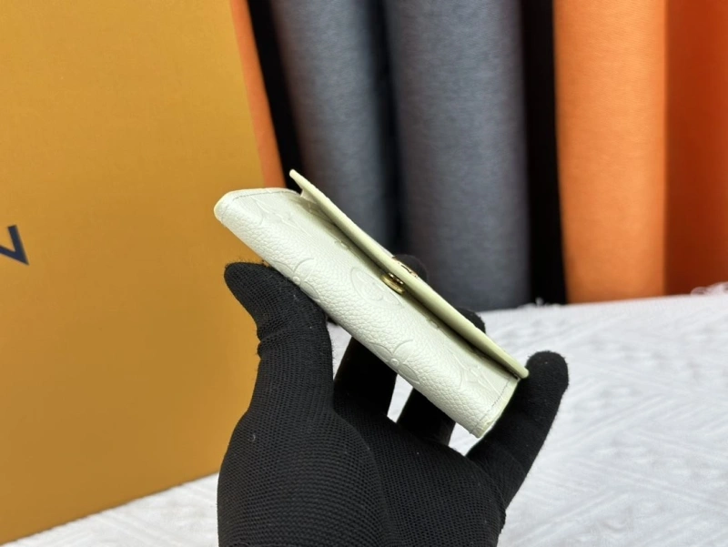 LV Wallets 4233H-1511