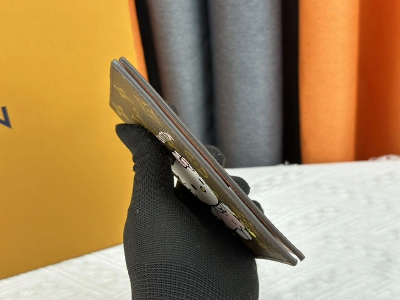 LV Wallets 4233H-1512