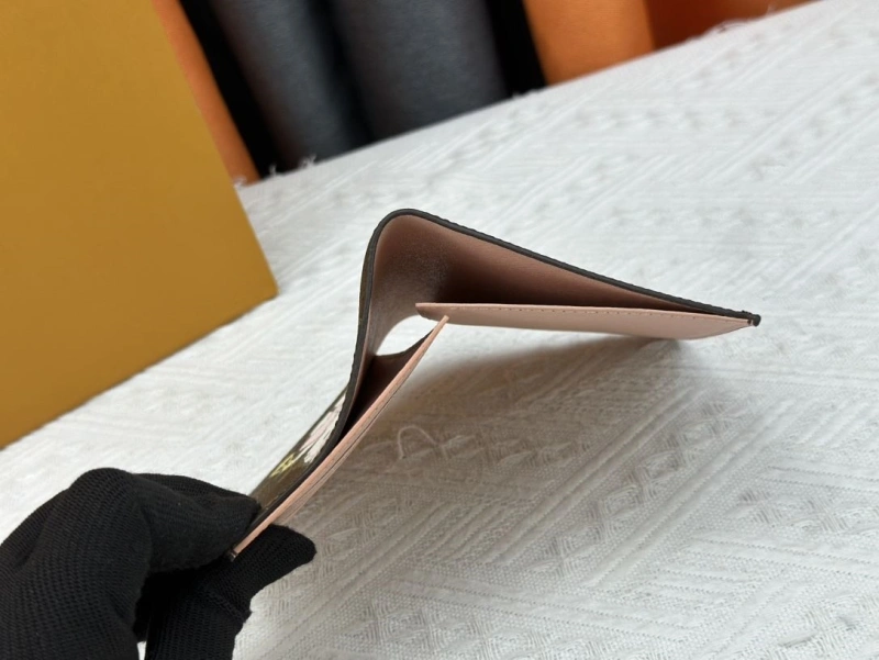 LV Wallets 4233H-1512