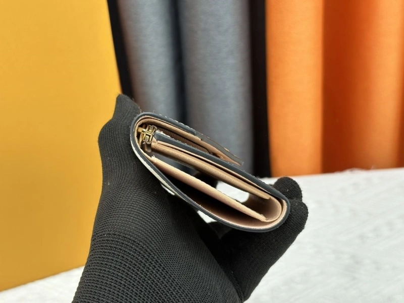 LV Wallets 4233H-1513