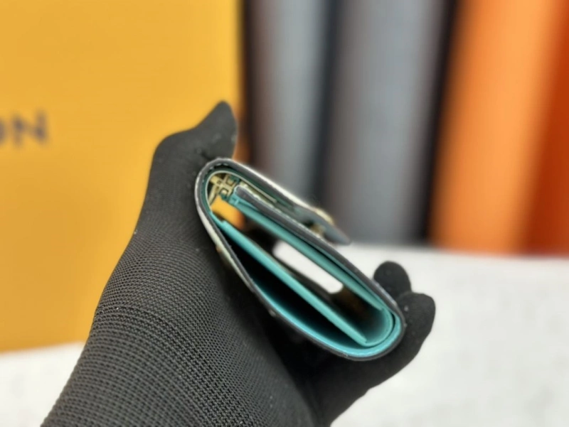 LV Wallets 4233H-1515