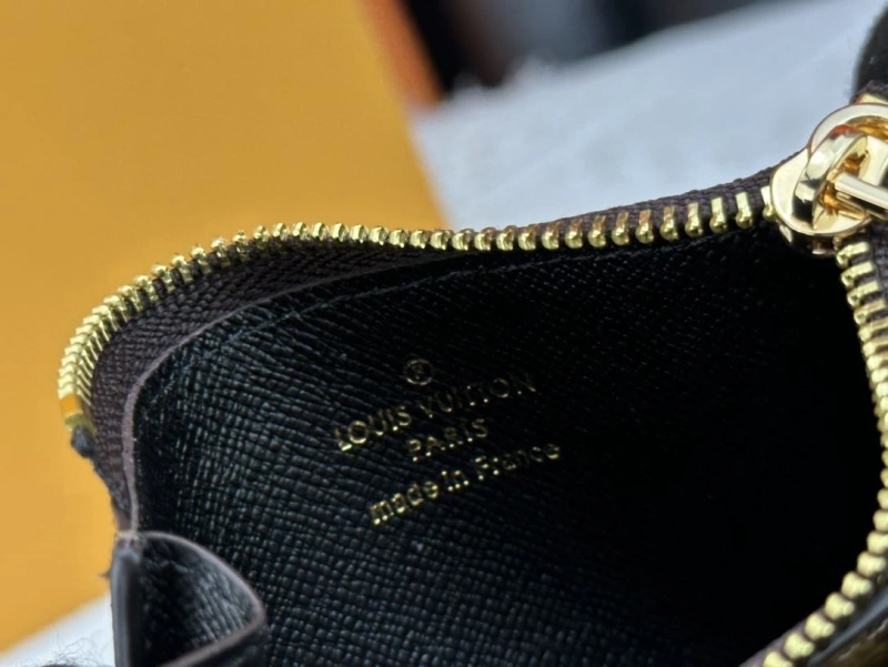 LV Wallets 4233H-1516