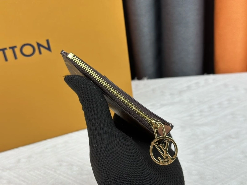 LV Wallets 4233H-1517