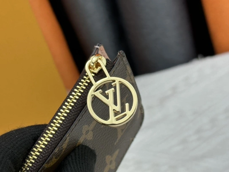 LV Wallets 4233H-1517