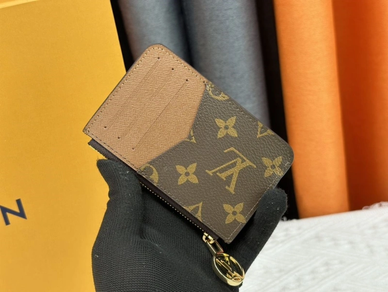 LV Wallets 4233H-1518