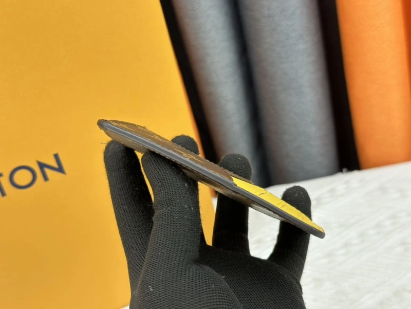 LV Wallets 4233H-1520