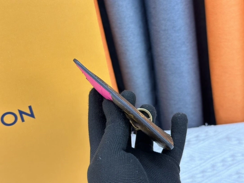 LV Wallets 4233H-1521