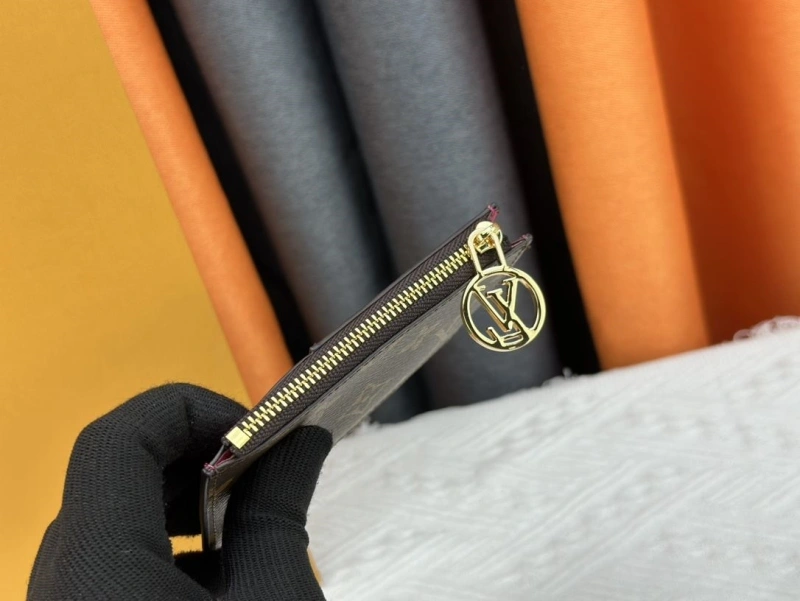 LV Wallets 4233H-1521