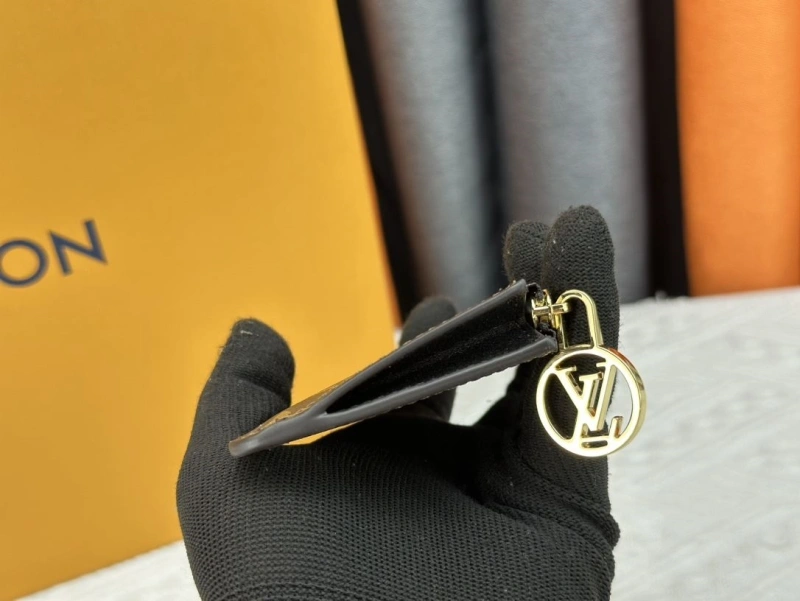 LV Wallets 4233H-1522