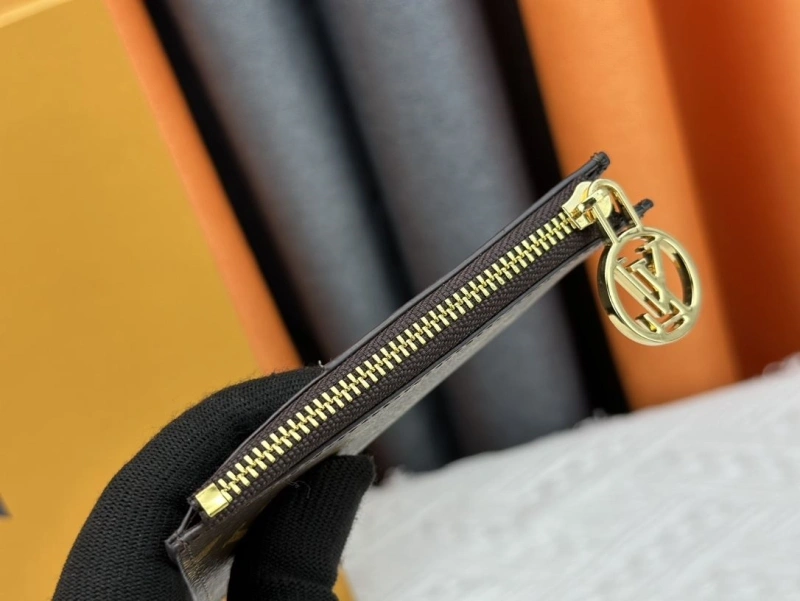 LV Wallets 4233H-1522